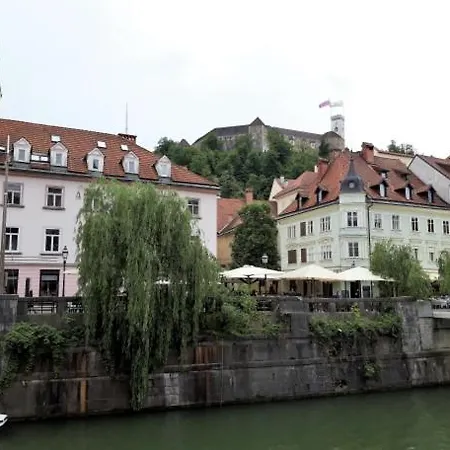 Above Ljubljanica River Apartment *